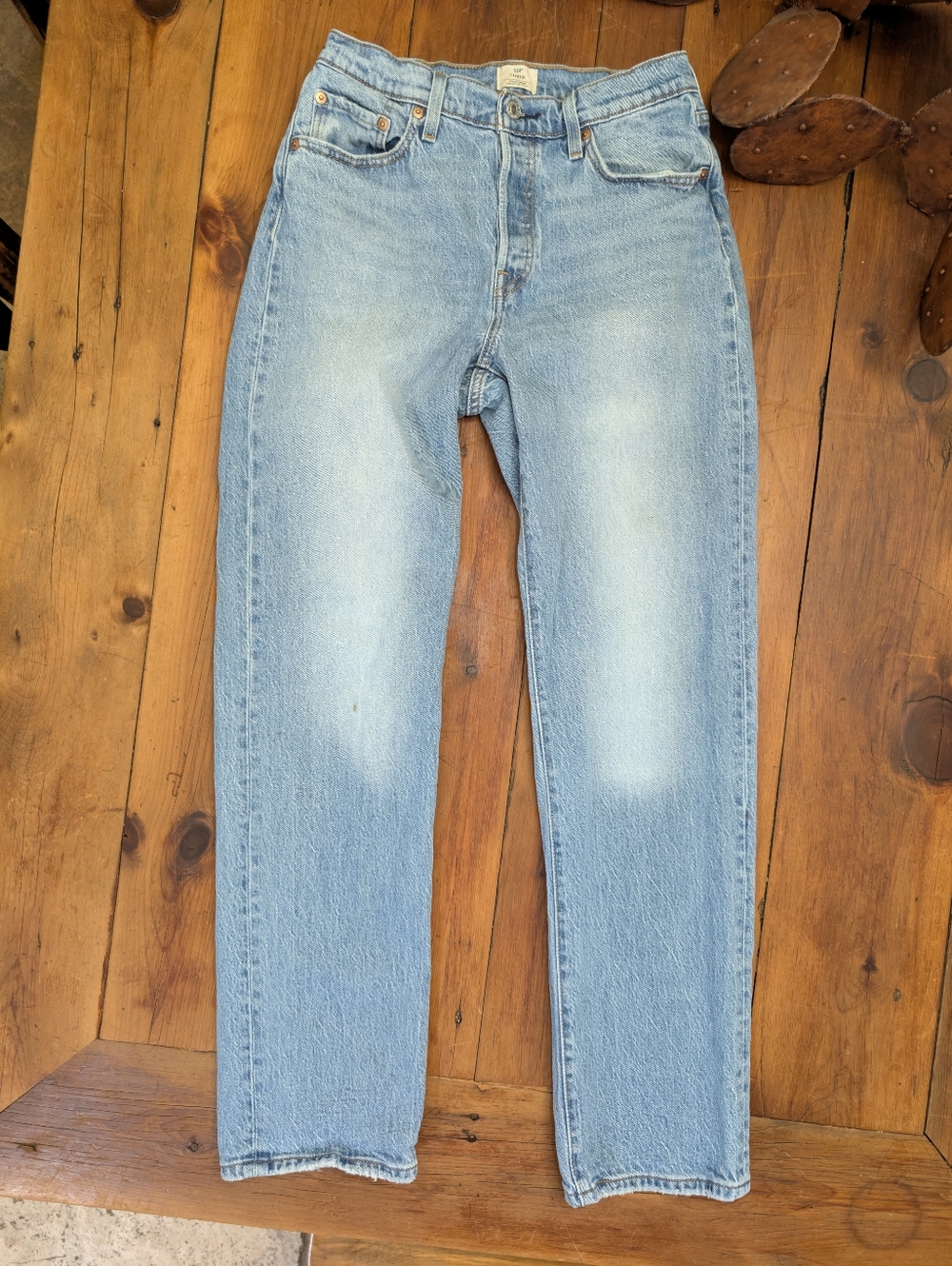 Ladies Levi's 501 Curve Distressed Wash  29/32